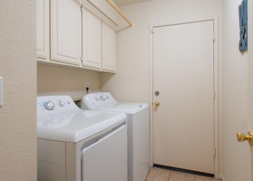 8271 Windwood Way, Elk Grove CA  95758-1304 exterior