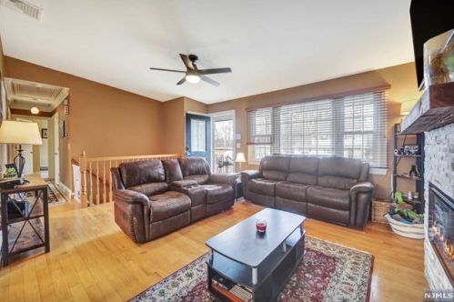 94 Yawpo Ave, Oakland NJ  07436-2718 exterior