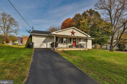 404 Florence Ave, Moselem, PA 19526-8318