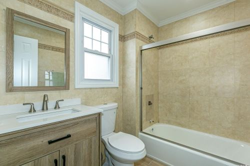 34 5th Ave, New Hyde Park NY  11040-5004 exterior