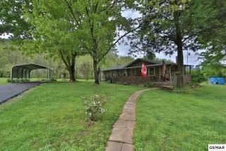 2711 Clabo Rd, Pigeon Forge, TN 37862-8539
