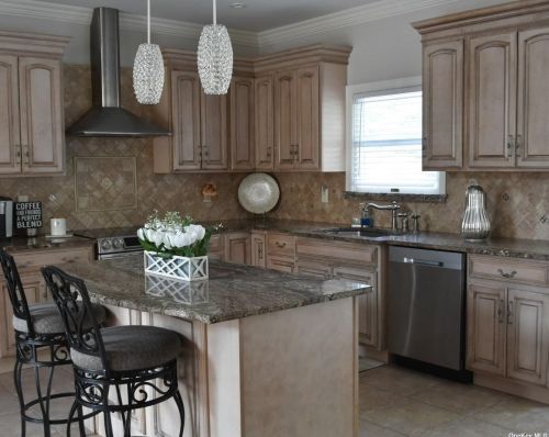 1357 Broadway Ave, Holbrook NY  11741-5400 exterior