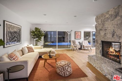 3351 Wrightwood Dr, North Hollywood CA  91604-3939 exterior