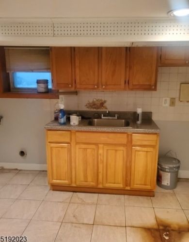 69 New York Ave, Newark NJ 07105-1210 exterior