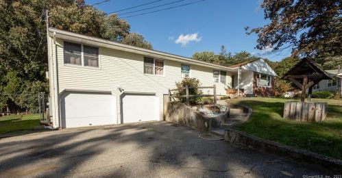 31 Savi Ave, Waterford, CT 06385-2223