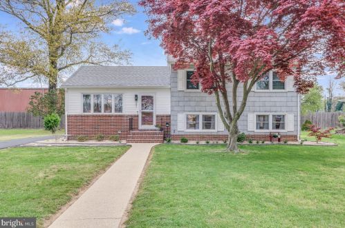 121 School Pl, Slaughter Beach DE  19963-1821 exterior