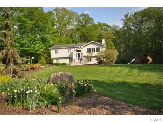 11 Sebastian Ct, Sloatsburg, NY 10974-2634
