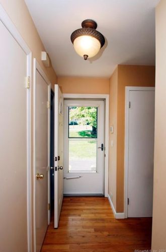 8 Monika Ln, Brookfield Center, CT 06804-3927
