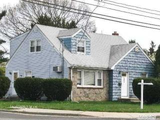 780 Great Neck Rd, Copiague, NY 11726-3837