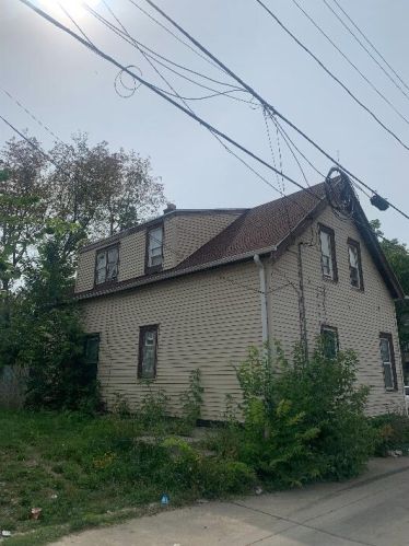 2012 Burleigh St, Milwaukee WI 53206-1704 exterior