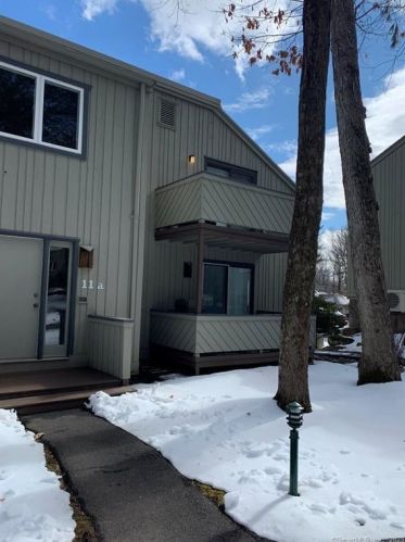 11 Byrne Ct, Farmington CT  06032-3516 exterior