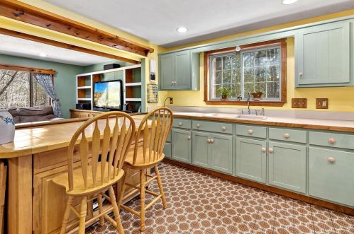 6 Happy Holw Rd, Danville NH  03819-3100 exterior