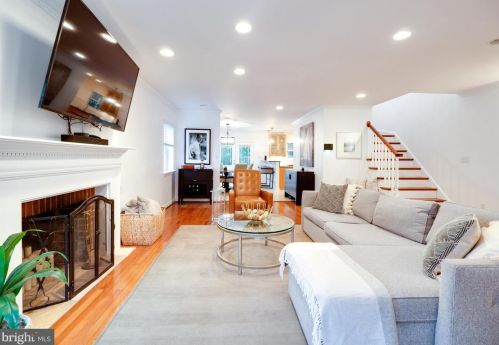 7003 Hickory Hill Rd, Falls Church VA  22042-3903 exterior