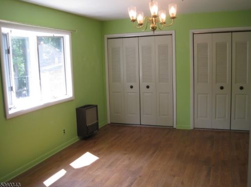 94 Papscoe Dr, Parsippany NJ  07054-3975 exterior