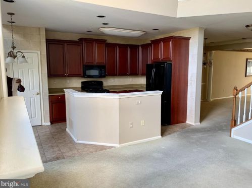 3 Lincoln Dr, Downingtown PA  19335-5328 exterior