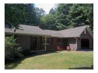 202 Fernwood Dr, Hendersonville, NC 28791-1660
