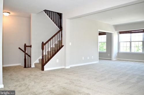6219 Aster Haven Cir, Haymarket, VA 20169-6259