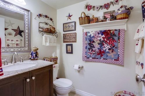 13673 Comuna Dr, Poway CA  92064-4638 exterior