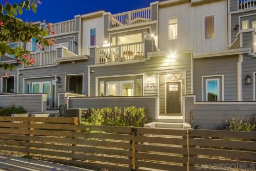 907 27th St, San Diego, CA 92102-2727