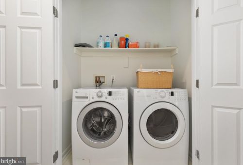 12146 Chancery Sta Cir, Herndon VA 20190-5801 exterior