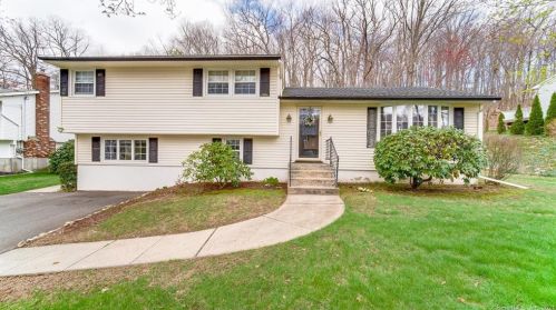 16 Badger Rd, Waterbury, CT 06716-2713