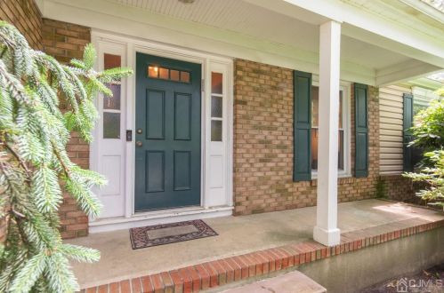 5 Yorktown Rd, East Brunswick, NJ 08816-3324