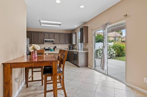 42092 Orange Blossom Dr, Temecula CA  92591-5542 exterior