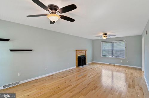 195 Apple Blossom Dr, Camden-Wy DE  19934-1970 exterior