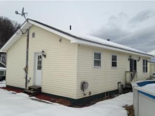 16 Essex St, Barre, VT 05641-5338