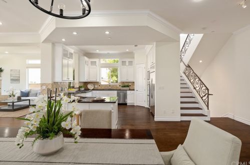 205 Irena Ave, Redondo Beach, CA 90277-3244