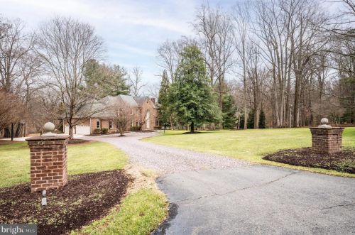 281 Golden Woods Ct, Great Falls VA  22066-4152 exterior