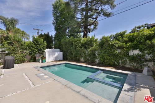5128 Noble Ave, Van Nuys CA  91403-1376 exterior