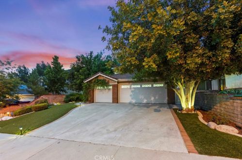 28726 Greenwood Pl, Santa Clarita, CA 91384-4320