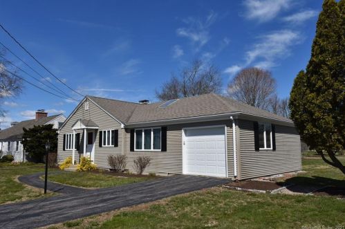 10 Lamberts Ln, Stonington, CT 06378-2906