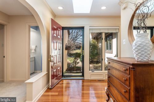 1 Pastern Ln, Blue Bell, PA 19422-2429