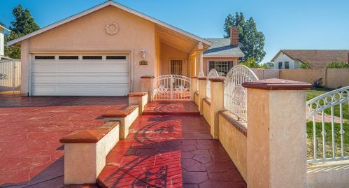 6721 Leyte Point Dr, San Diego, CA 92139-2526