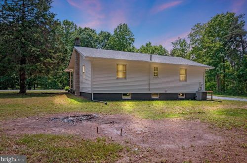 1257 White Oak Rd, Fredericksburg, VA 22405-3508