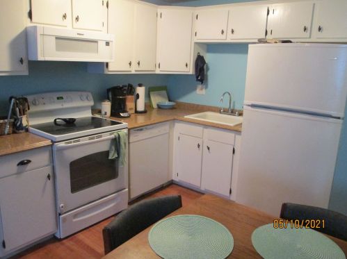 910 Elmwood Dr, Hudson, NH 03051-3247