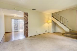 8911 Salmon Falls Dr, Sacramento CA  95826-1972 exterior