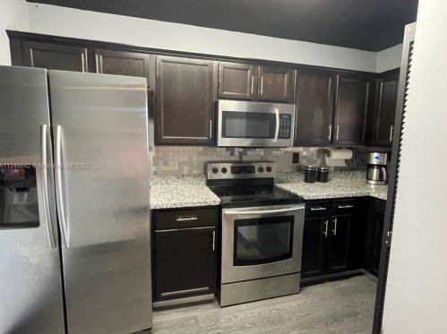 1630 46th St, Hialeah, FL 33012-2834