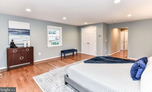 3027 Crane Dr, Falls Church VA  22042-3004 exterior