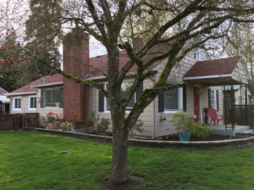 120 James St, Silverton, OR 97381-1026