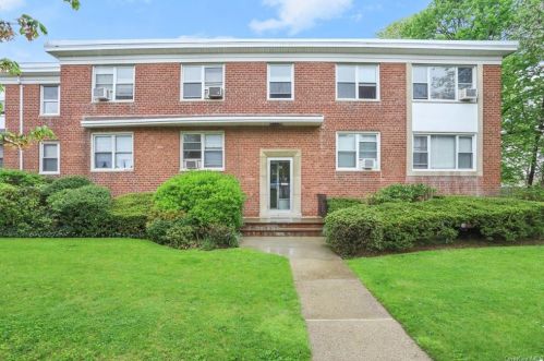 24 Keogh Ln, New Rochelle, NY 10805-1335