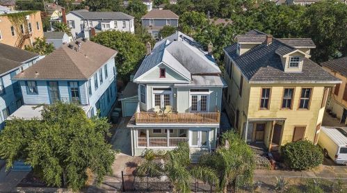 3515 Broadway St, Galveston, TX 77550-4034
