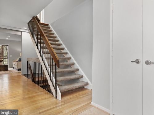 2271 Wheelwright Ct, Herndon VA  20191-2337 exterior