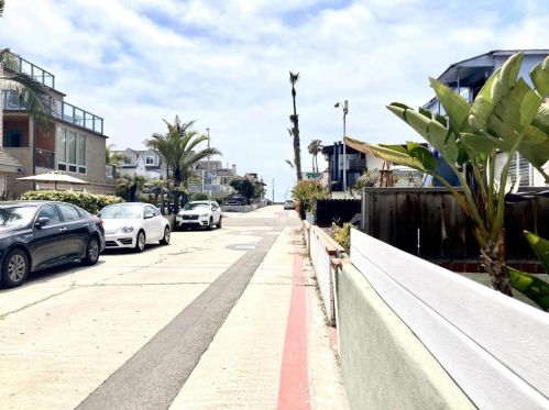 814 Capistrano Pl, San Diego CA 92109-8106 exterior