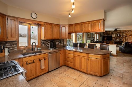 592 Glenwood Dr, Valpo, IN 46385-8878