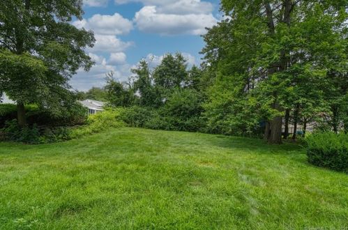 32 Maple View Dr, Waterbury CT  06716-1643 exterior