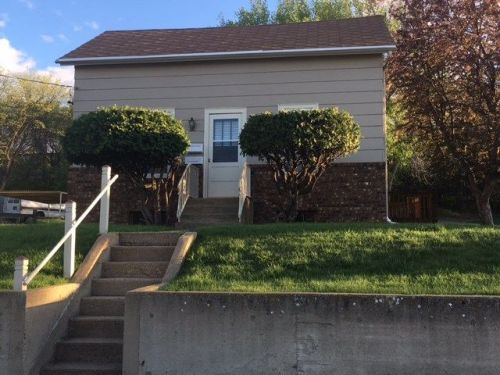 1202 Soo St, Minot, ND 58701-4852