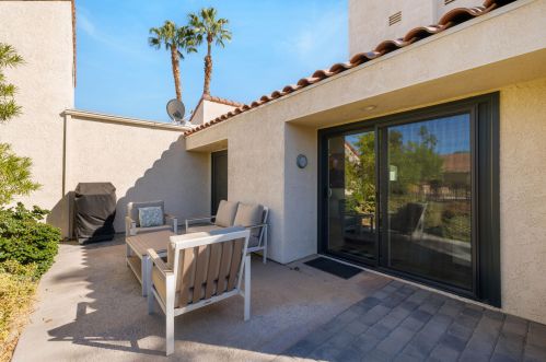 431 Sunningdale Dr, Rancho Mirage CA  92270-1479 exterior